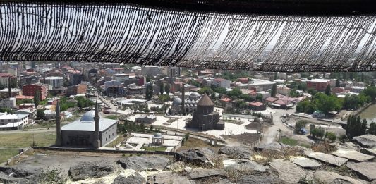 Kars Gezi Rehberi: Taşlar Arasında Saklı Tarihi Keşfetmek