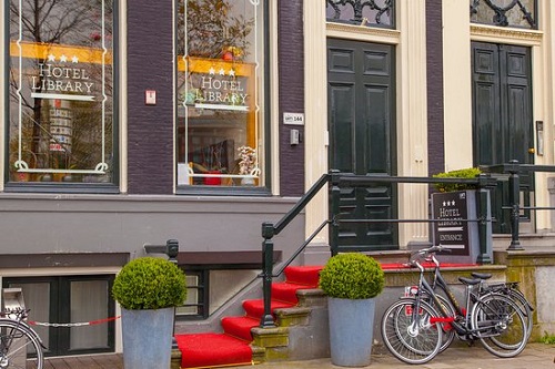 Amsterdam'ın özgürlükçü ruhuna uygun bir otel