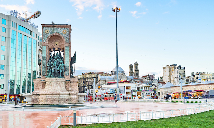 İstanbul’da 1 Mayıs Telaşı: Turistler Uçaklarını Kaçırabilir!