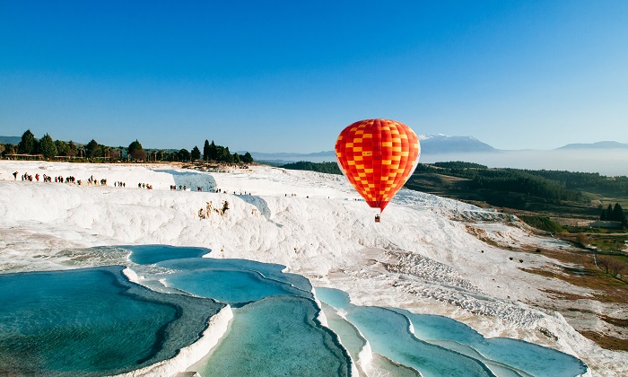 Pamukkale'yi Yılın 8 Ayında 1 Milyon 700 Bin Turist Ziyaret Etti