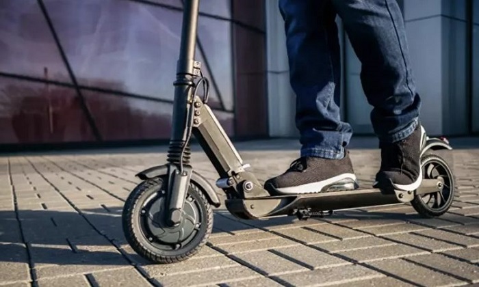 Elektrikli scooter’ları yasaklayan ilk şehir oldu