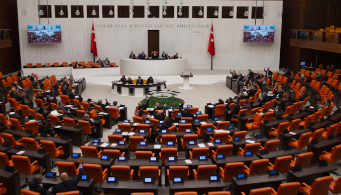 Paris'te düzenlenen etkinlikler ve harcamaların detayları meclis gündeminde ele alındı.