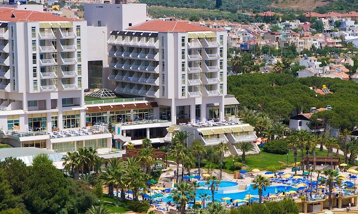 Kuşadası’ndaki 300 odalı otel icradan satılık