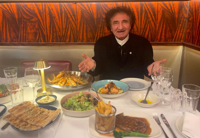 Londra'nın En Lüks Semtinde İki Yeni Restoran Açan Ünlü Şef Hüseyin Özer, Nar Ekşisi Türk Yemeklerini Mahvediyor dedi.