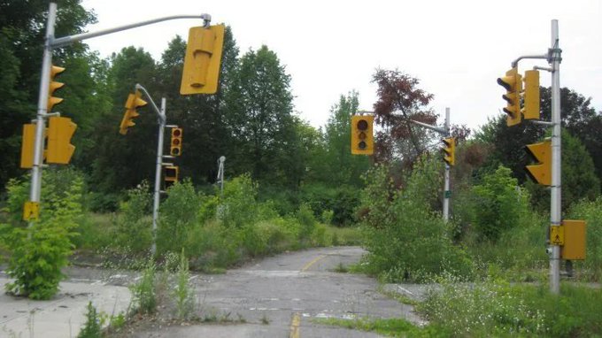 18. Abandoned intersection near Ottawa.