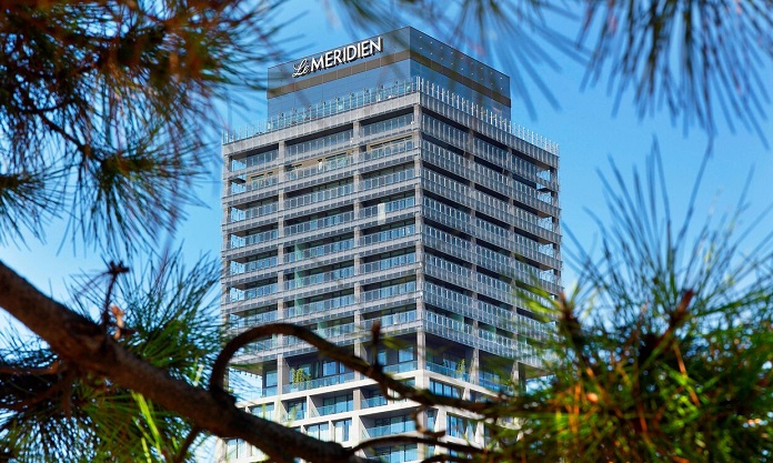 Le Meridien Istanbul Etiler Otel'in Büyüleyici Havuzu: Eşsiz Bir Deneyim