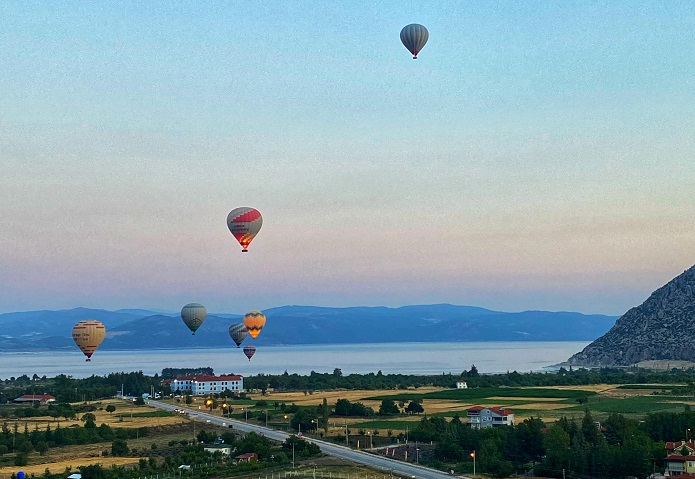 Foto: @Turizmgunlugu Salda Gölü'nde Balon Turizmi Başladı