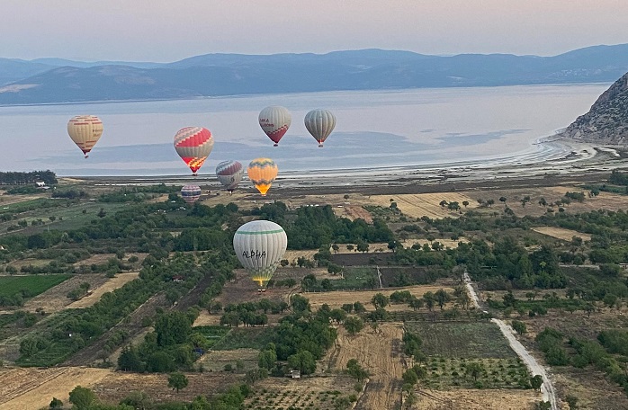 Foto: @Turizmgunlugu Salda Gölü'nde Balon Turizmi Başladı