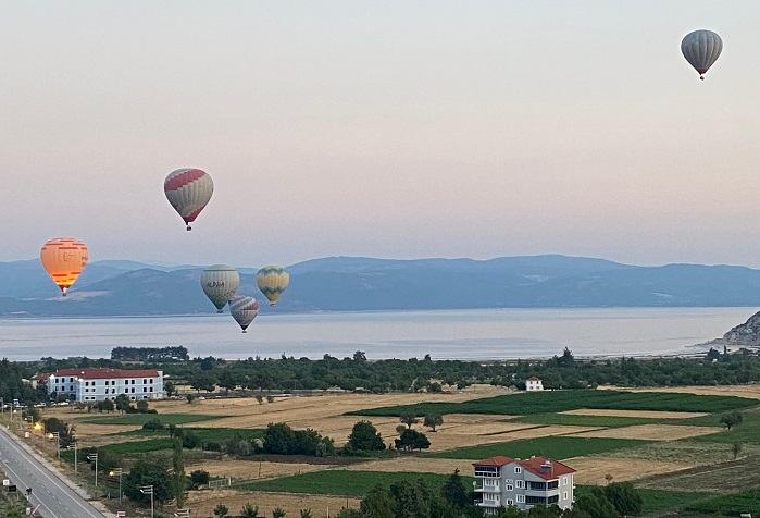 Foto: @Turizmgunlugu Salda Gölü'nde Balon Turizmi Başladı