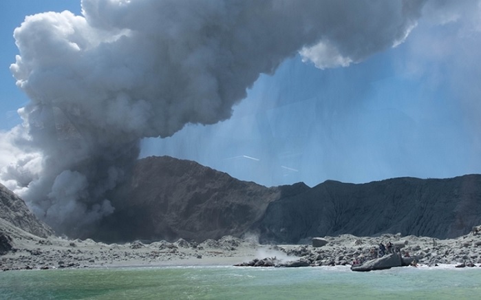 Yeni Zelanda'da Whakaari Yanardağı'nın Faaliyete Geçmesi Nedeniyle Bazı Uçuşlar İptal Edildi