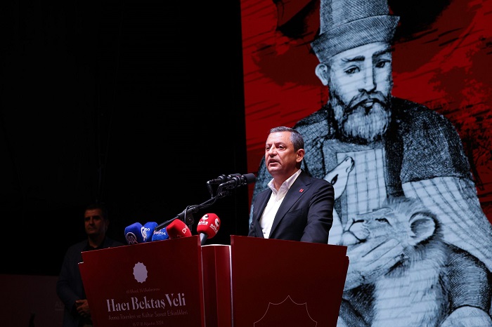 CHP Genel Başkanı Özgür Özel, Bakan Ersoy'a sert ifadelerle yüklendi.