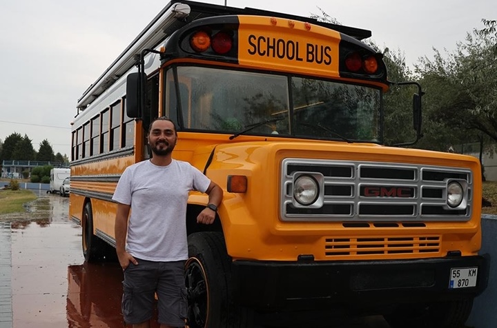 School Bus ile Türkiye-Nepal Arasında 25 bin Kilometre Yol Katetti