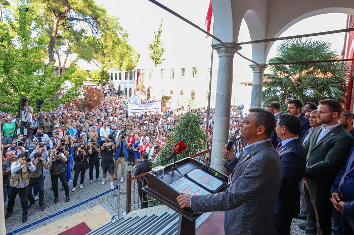 Özgür Özel Açıkladı: CHP Belediyeleri, Turizm Alanlarının %92'sinde Aktif Hizmet Veriyor