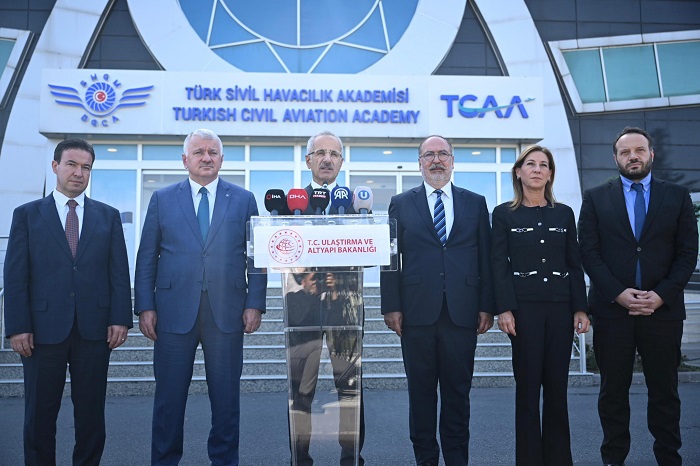 Bakan Uraloğlu'ndan Hava Yolu Biletlerine İlişkin Tavan Ücret Açıklaması